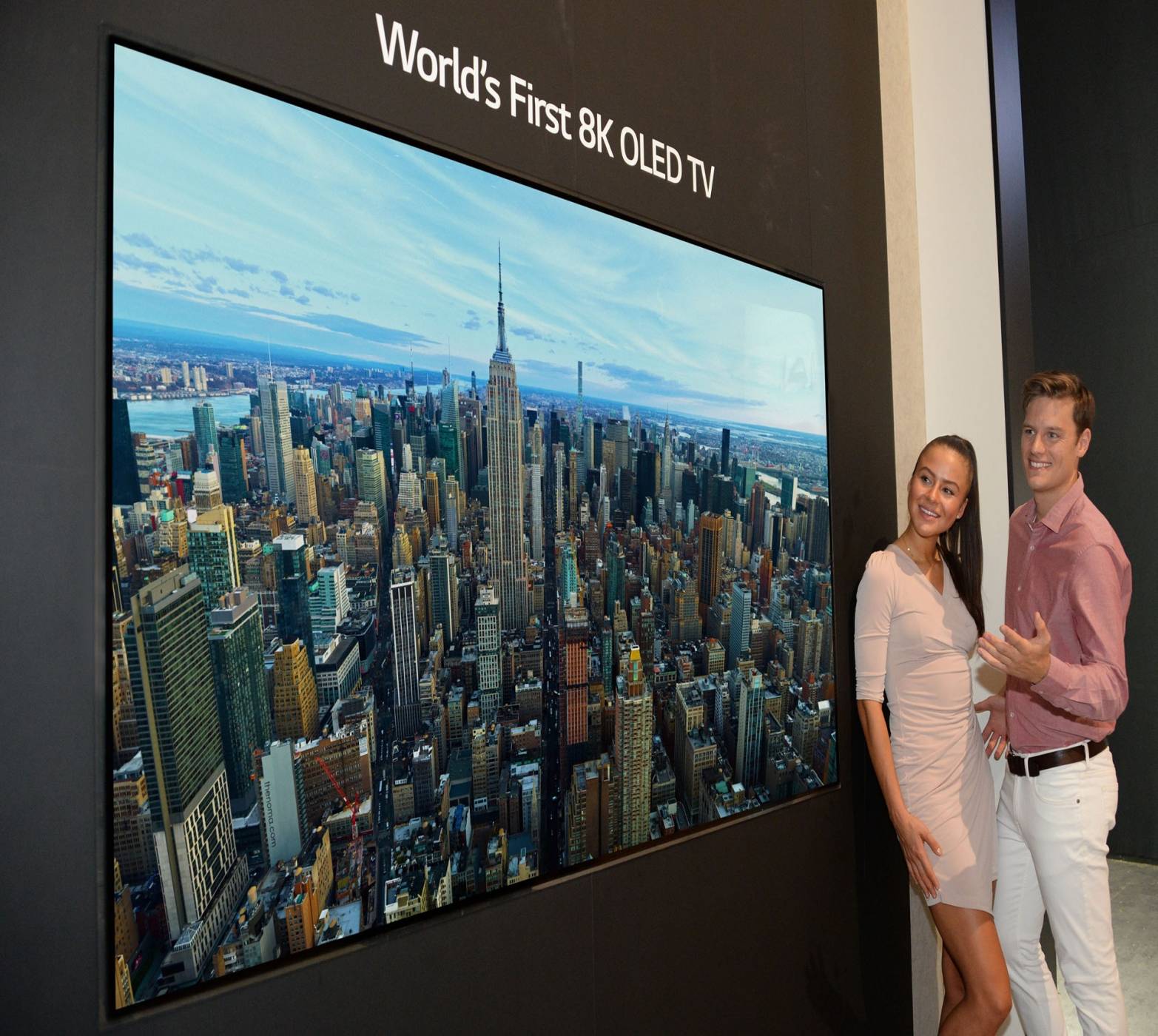 LG ще пусне 88-инчов 8K OLED телевизор