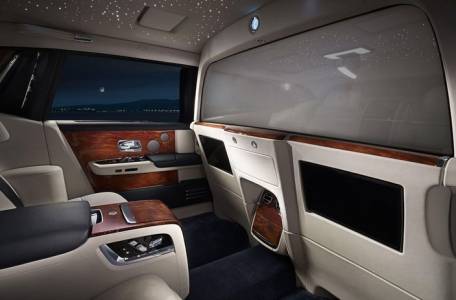 Шумоизолираното купе на Rolls-Royce Phantom е идеалното място за вашите бизнес сделки