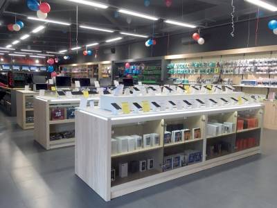 ARDES отвори нов компютърен магазин в София до метростанция "Мусагеница"