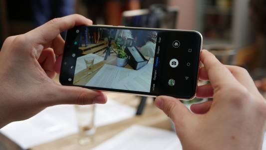 Huawei Mate 20 Litе – смартфонът за младите бизнесмени