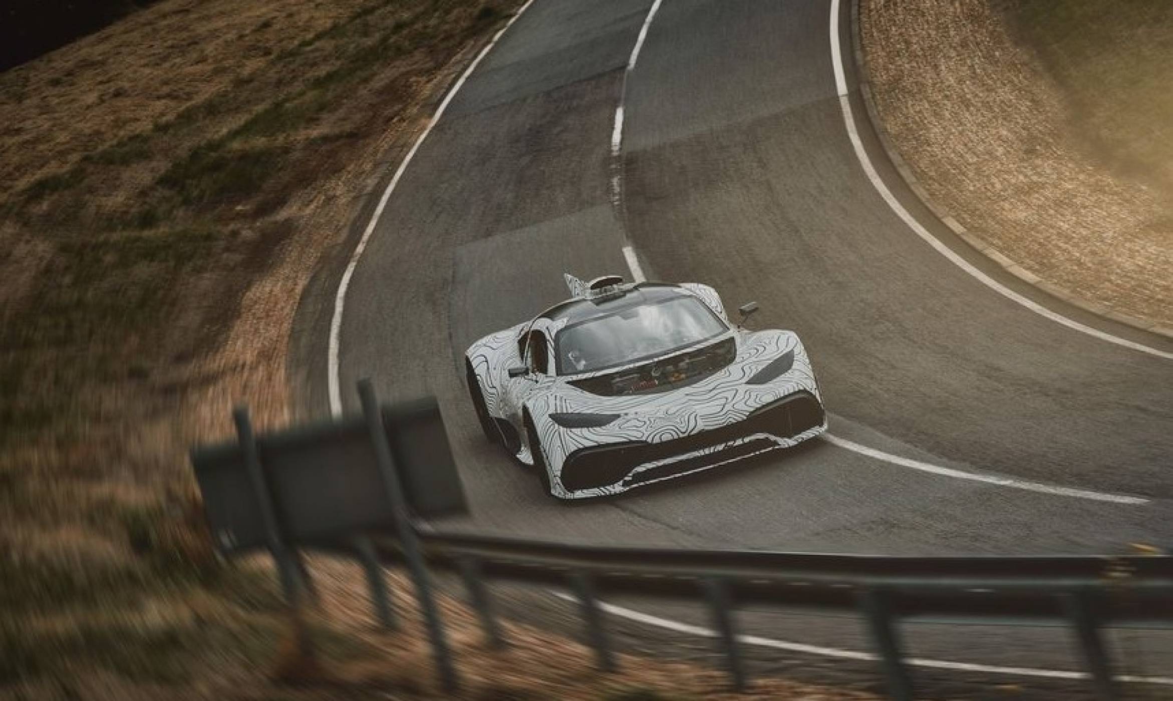 Суперколата Mercedes-AMG Project One е почти готова за пътя
