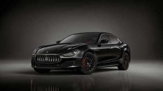 Една от само 200 бройки Maserati Ghibli Ribelle ще ви гарантира погледите на всички