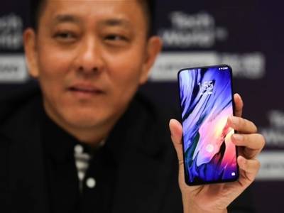 Lenovo показа смартфона Z5 Pro с интересен плъзгащ се екран