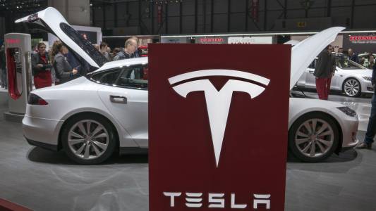 Tesla с рекордно производство на коли за тримесечие