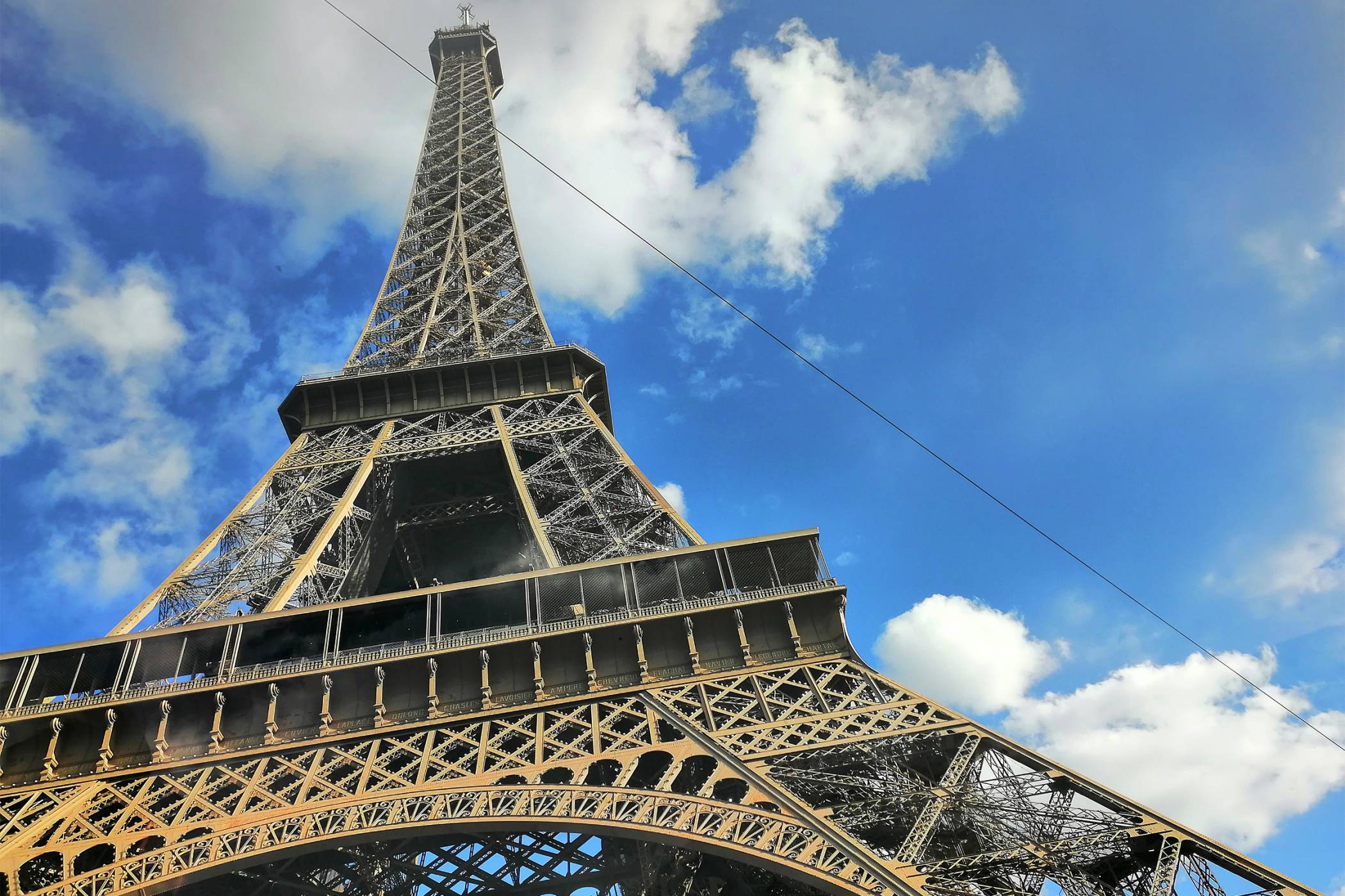 Париж, автомобили и първи впечатления от Huawei Mate 20 lite