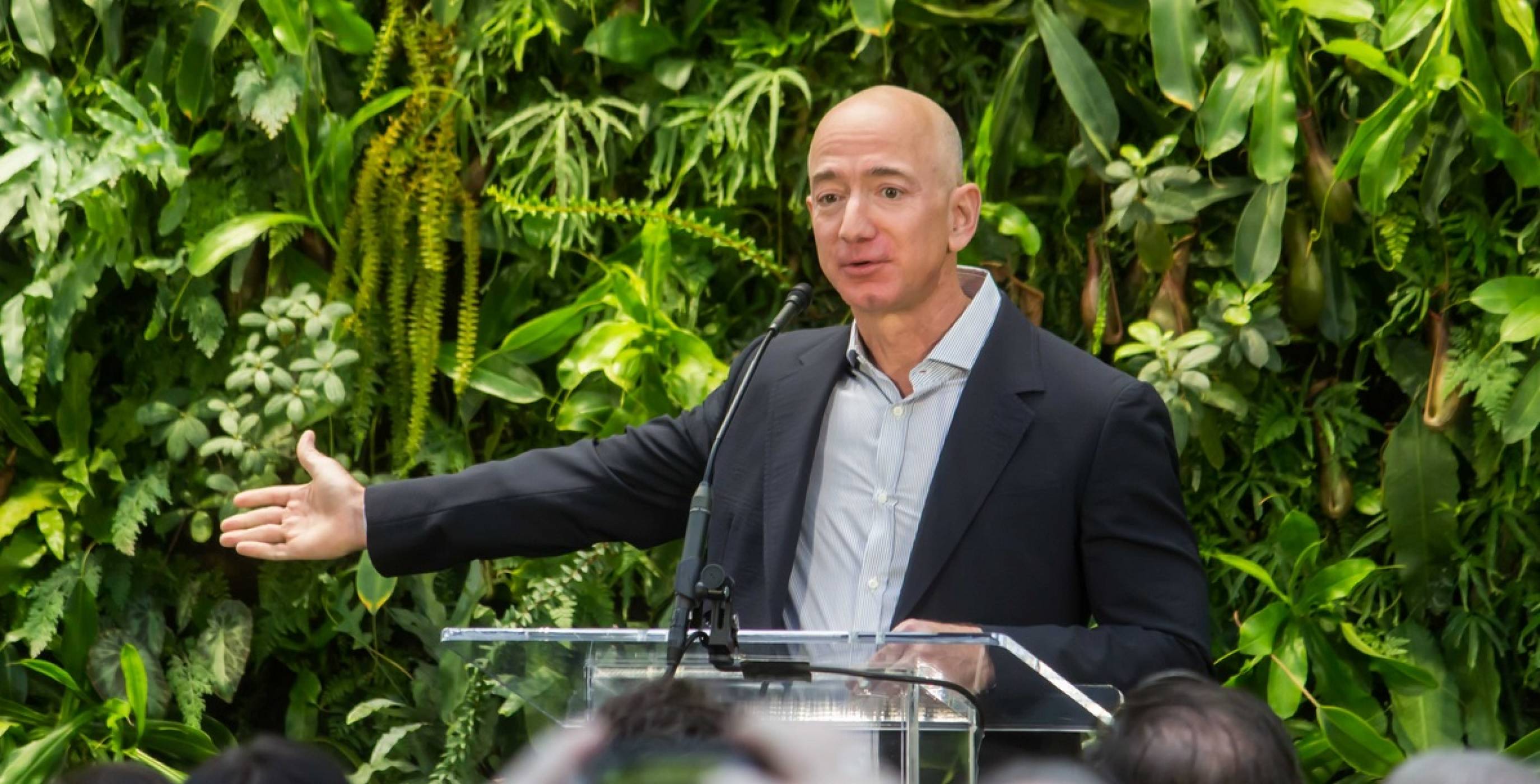 След 24 години на върха във Forbes Джеф Безос измести Бил Гейтс