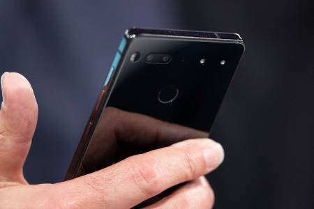 Новият телефон на Essential може да праща съобщения и писма вместо вас