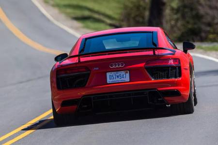 Супер бързата Audi R8 се оказа и супер запалима