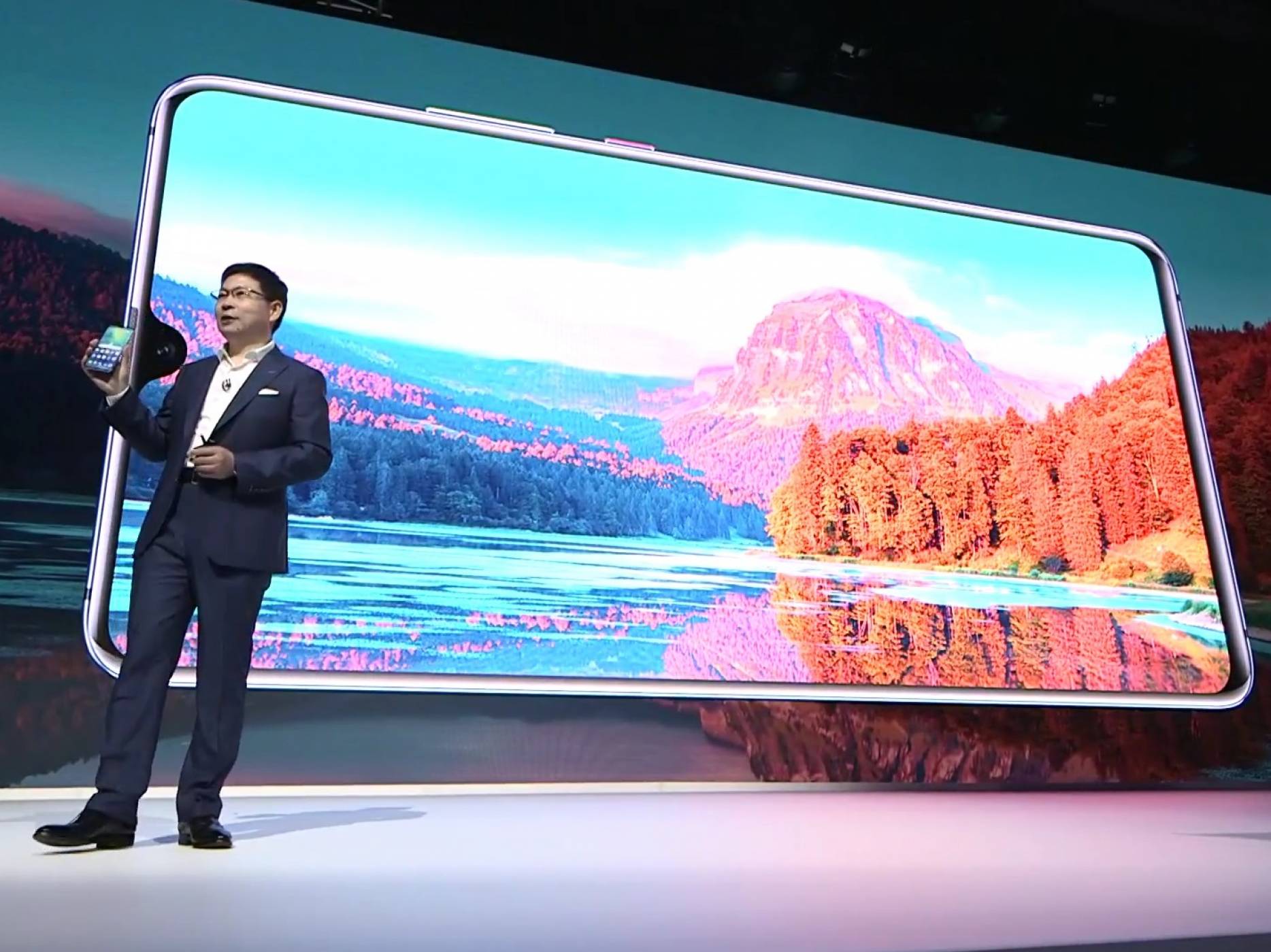 Huawei Mate 20 X е мощен геймърски смартфон с огромен 7-инчов екран