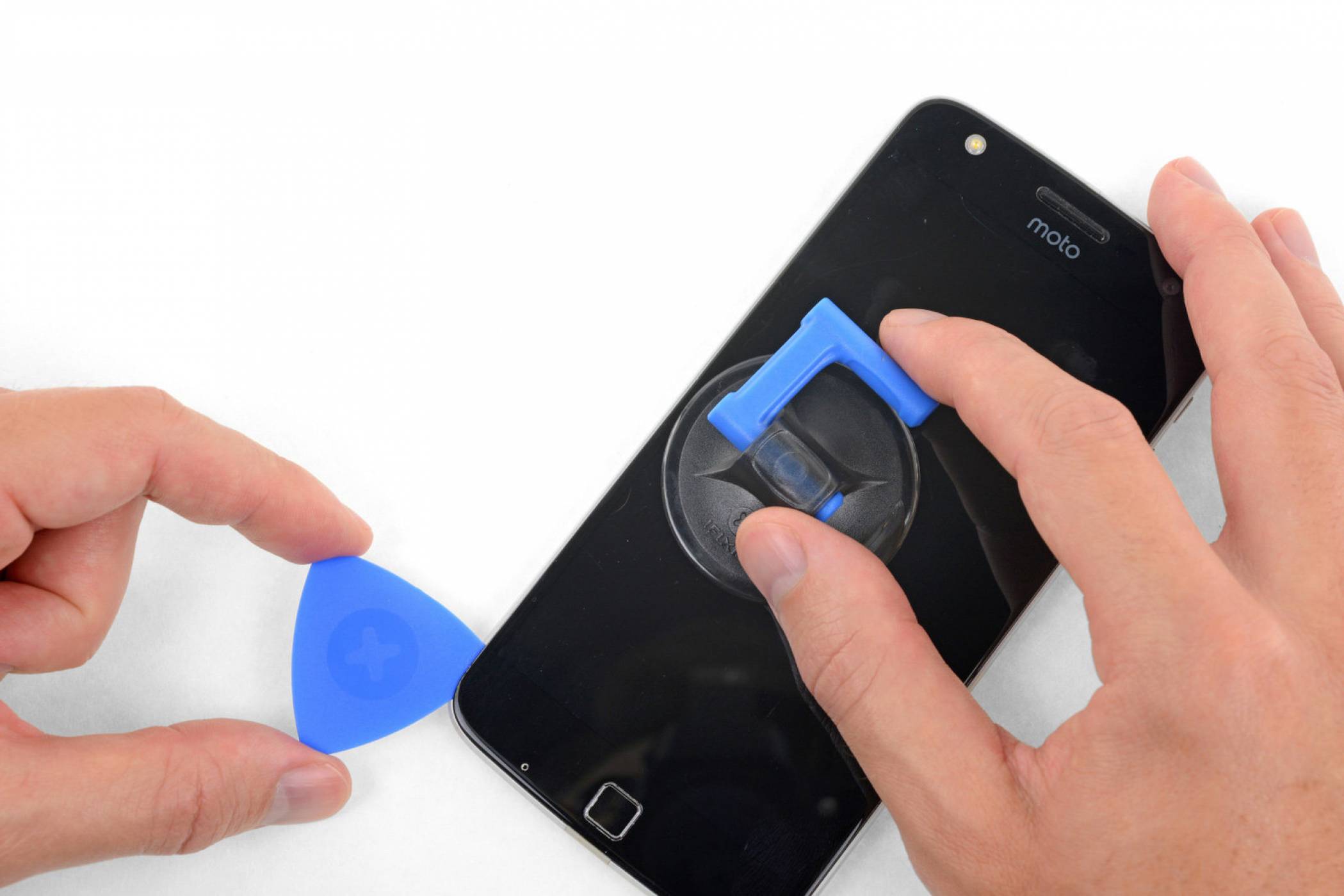 Motorola и iFixit ви позволяват сами да поправяте смартфоните си