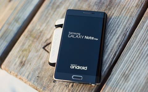 Samsung иска да сгъне и таблет в джоба ви