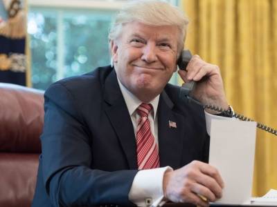 Китайското МВнР посъветва президента Тръмп да смени iPhone-а с Huawei