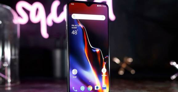 OnePlus 6T е официален: мощен и с вграден в дисплея скенер за пръстови отпечатъци 