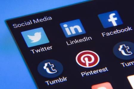 Facebook расте, но с все по-бавни темпове