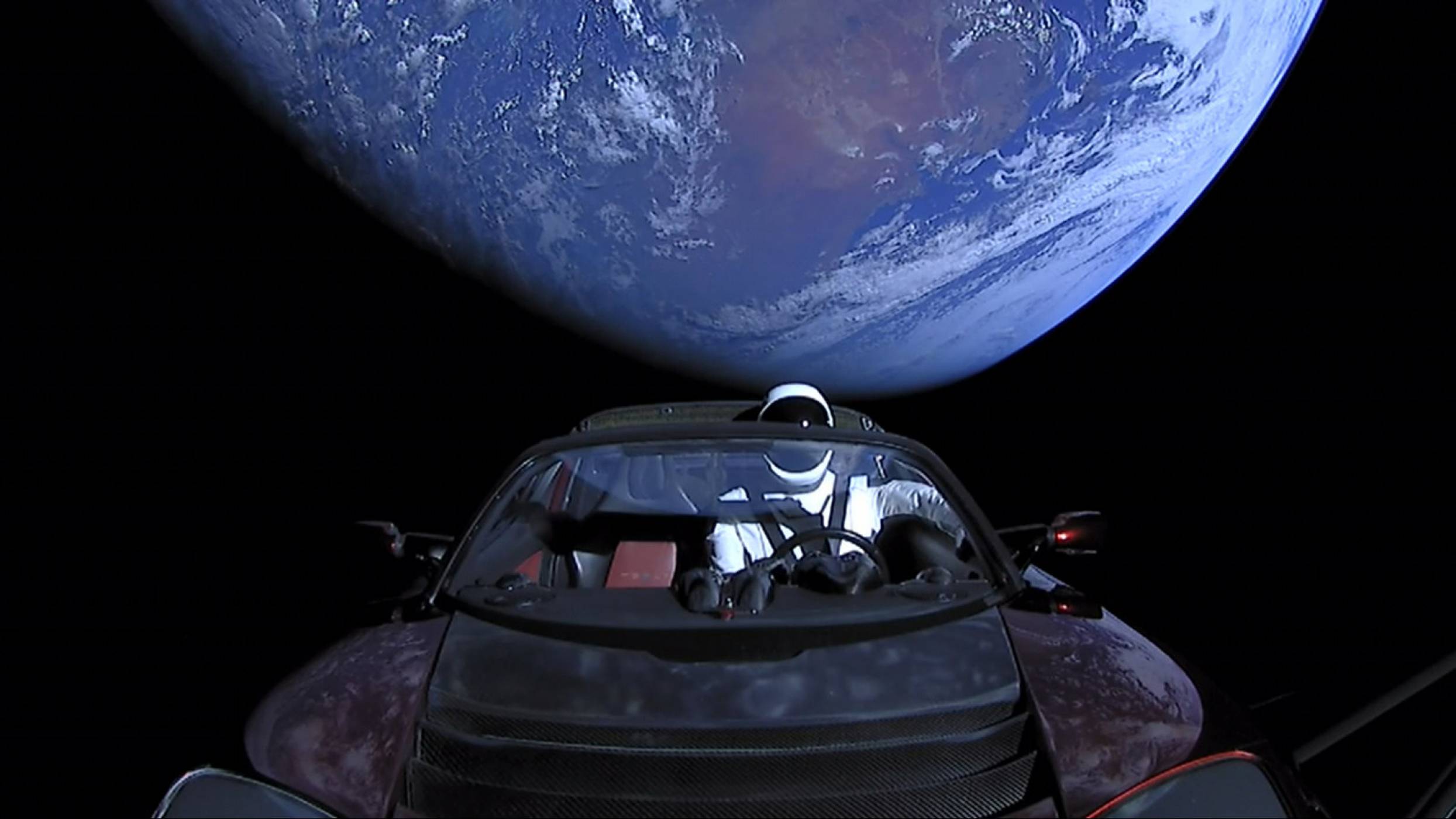Космическата Tesla на SpaceX прелетя край Марс