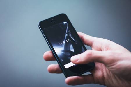 5 месеца след фаталния инцидент: Uber иска колите без шофьори пак на пътя 