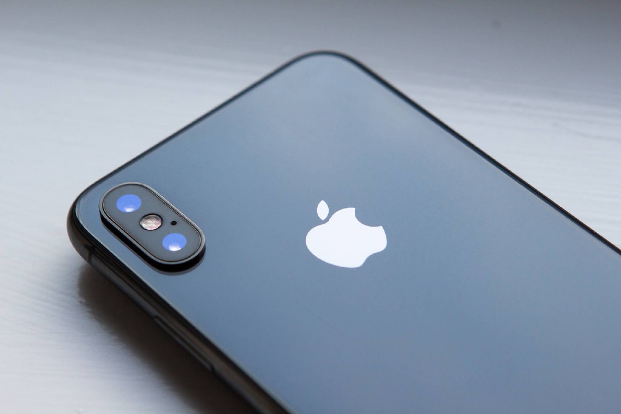 Apple намалява производството на iPhone XR поради слабо търсене