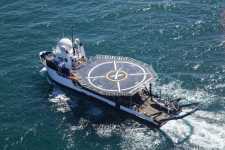 Това е корабът на SpaceX, който ще прибира космонавти от океана