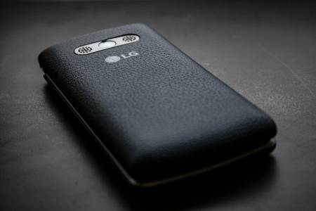 LG патентова смартфон с вградена под дисплея предна камера
