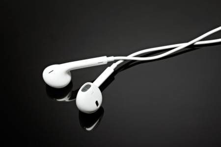 Патент на Apple прави невъзможно да сложите слушалките си наобратно