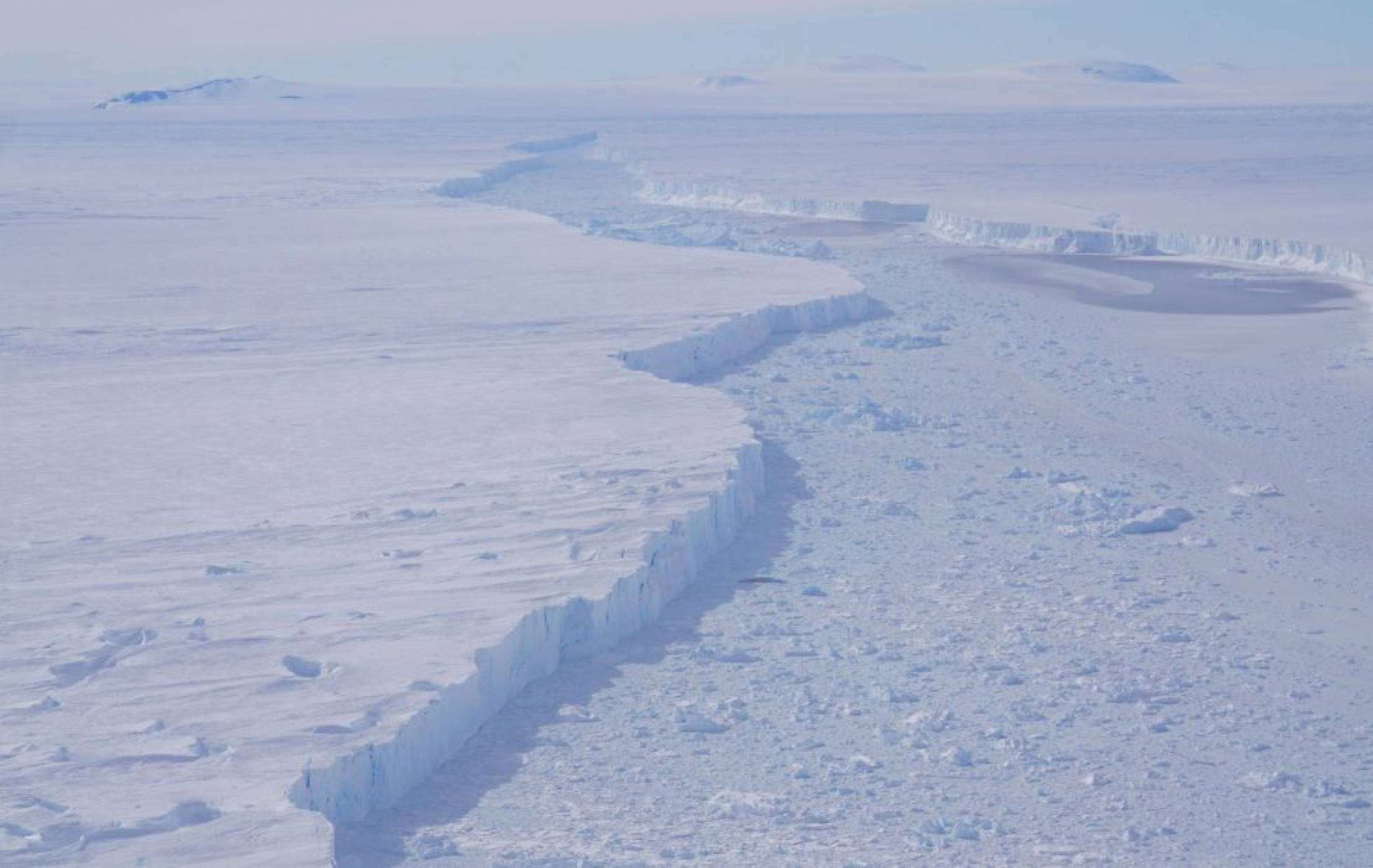 Заснеха за пръв път айсберг с размерите на Бостън