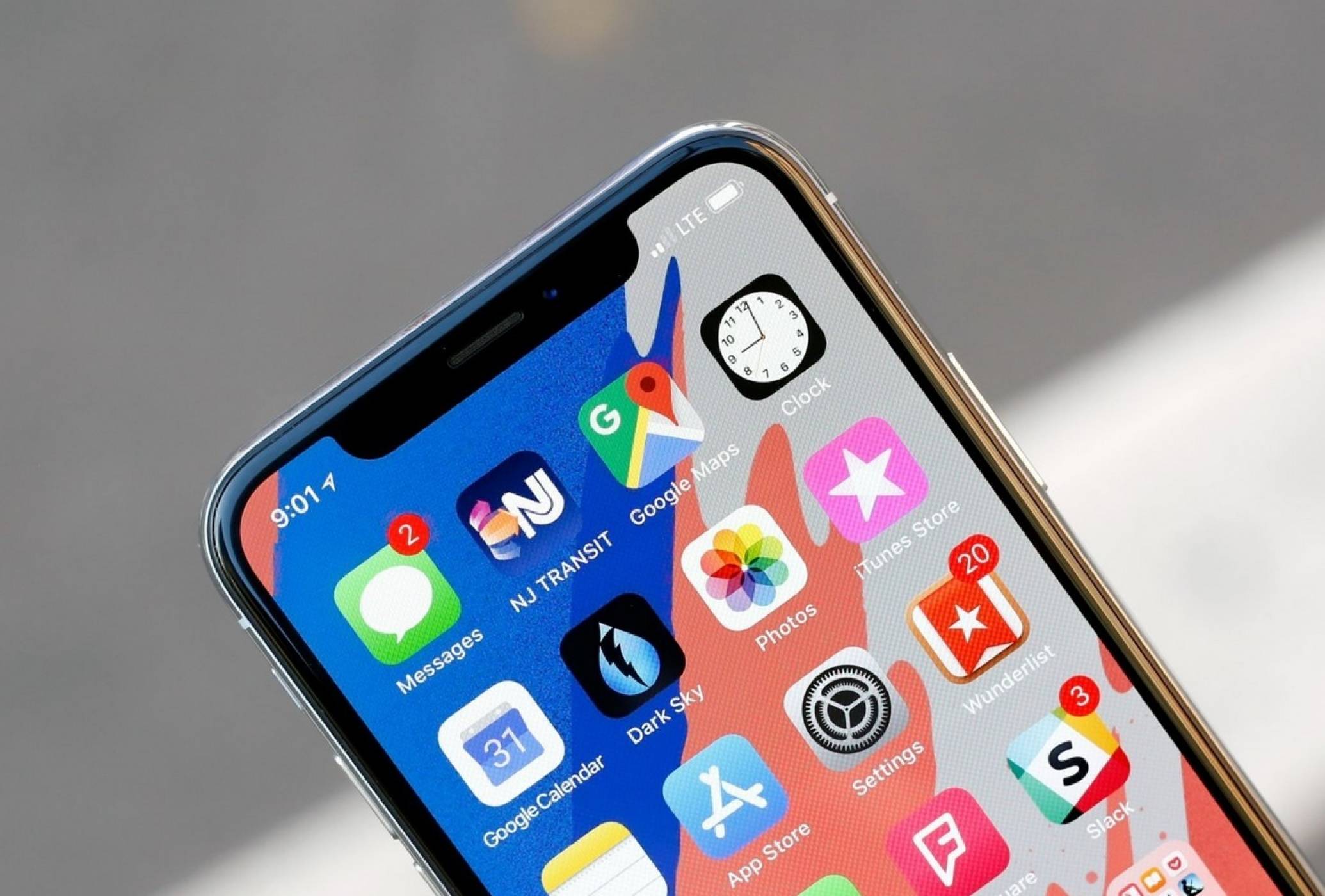 Уязвимост позволява на хакери да извлекат изтритите снимки от вашия iPhone X