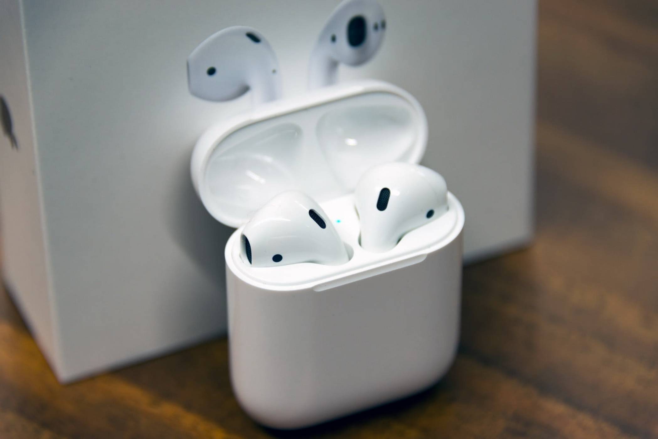 Apple патентова нови AirPods слушалки с биометрика