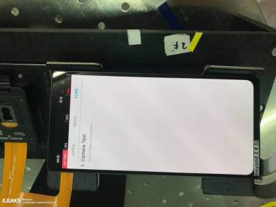 Прототип на Samsung Galaxy S10 Plus показва прорез в ъгъла (СНИМКИ)