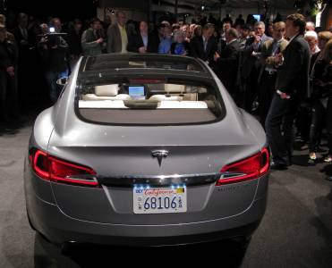 Бивш служител на Tesla с тревожни обвинения към компанията 
