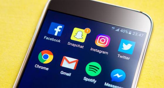 Facebook призна: дава достъп на Netflix и Spotify до личните ви съобщения