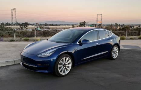 Коледен кошмар: акциите на Tesla паднаха с 7,6% след спад в цените на електромобилите в Китай