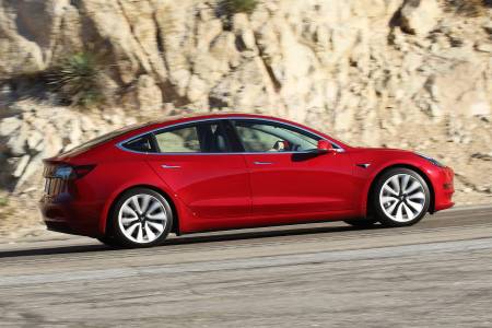 Tesla с рекорден брой произведени коли за Q4