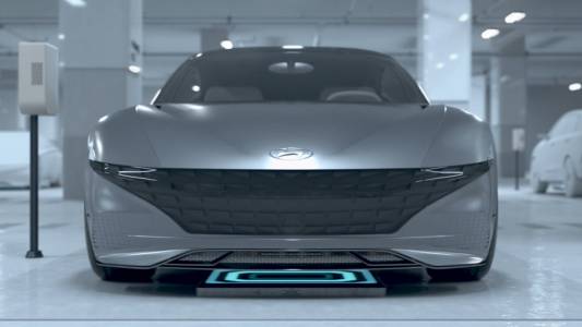 Е-колата на Hyundai отива сама до зарядната станция, докато пиете кафе (видео)