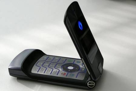 Motorola може да възроди марката RAZR като гъвкав смартфон за 1500 долара