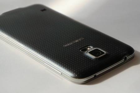 Вашият нов Samsung смартфон ще ви буди с гласовете на звезди