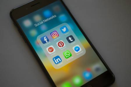 Apple и Google в лют скандал за приложения
