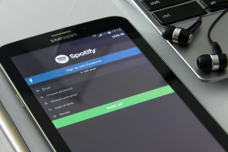 Spotify най-сетне излезе на печалба и залага много на подкастовете