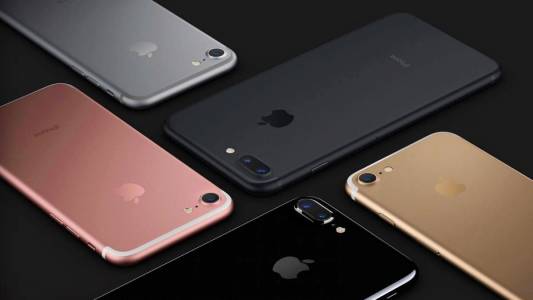 Apple залага на сигурно със собствен модем