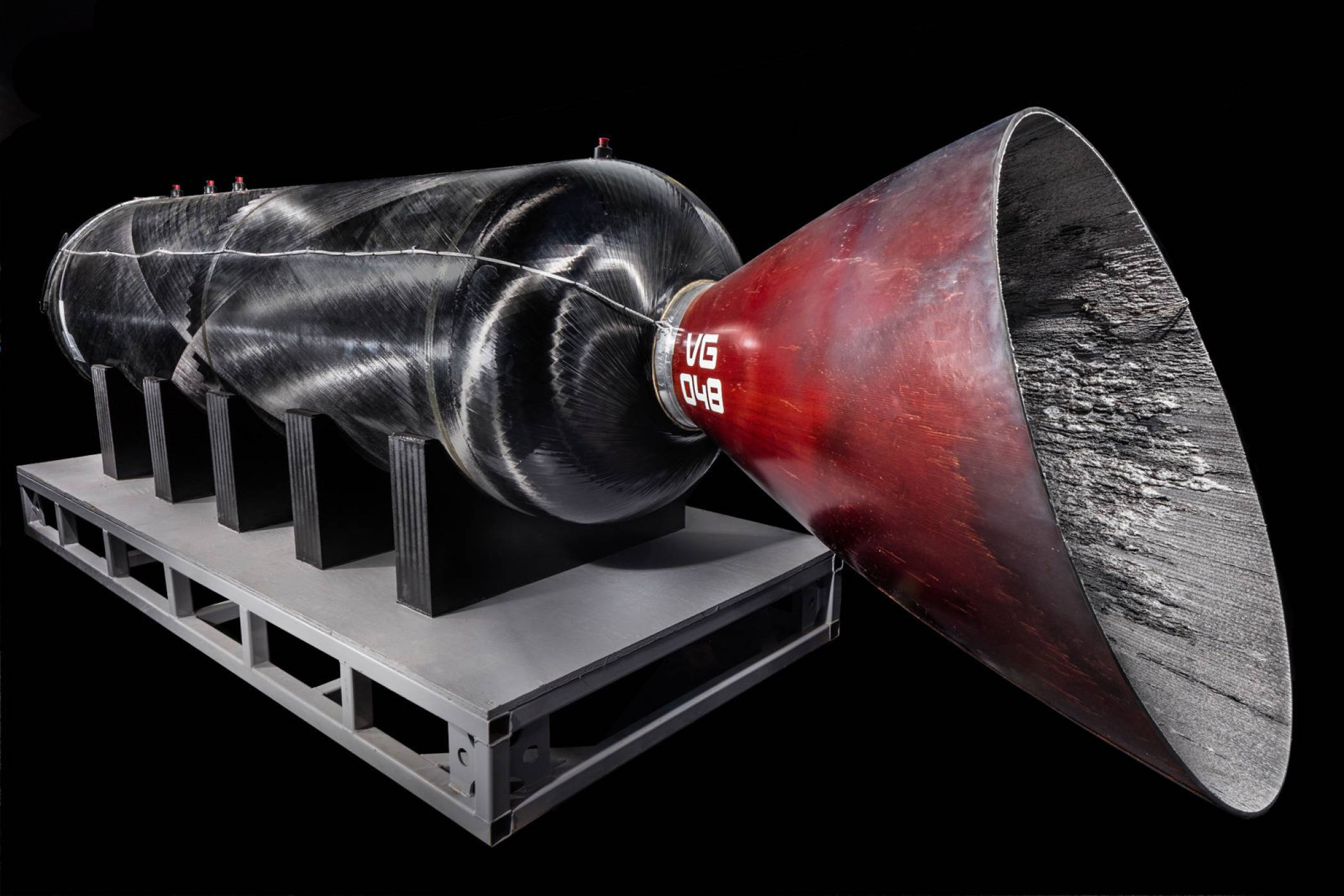 След Космоса историческият ракетен двигател на Virgin Galactic акостира в музей