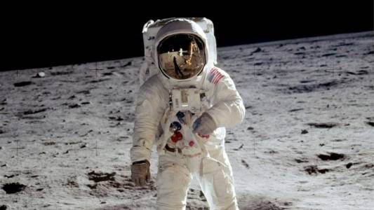  Чуйте непознати разговори от лунните мисии в документалния филм Apollo: Missions to the Moon