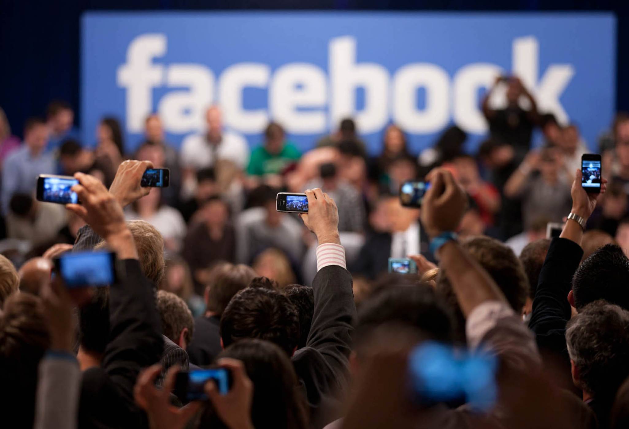 Милиарди долари глоба грози Facebook 