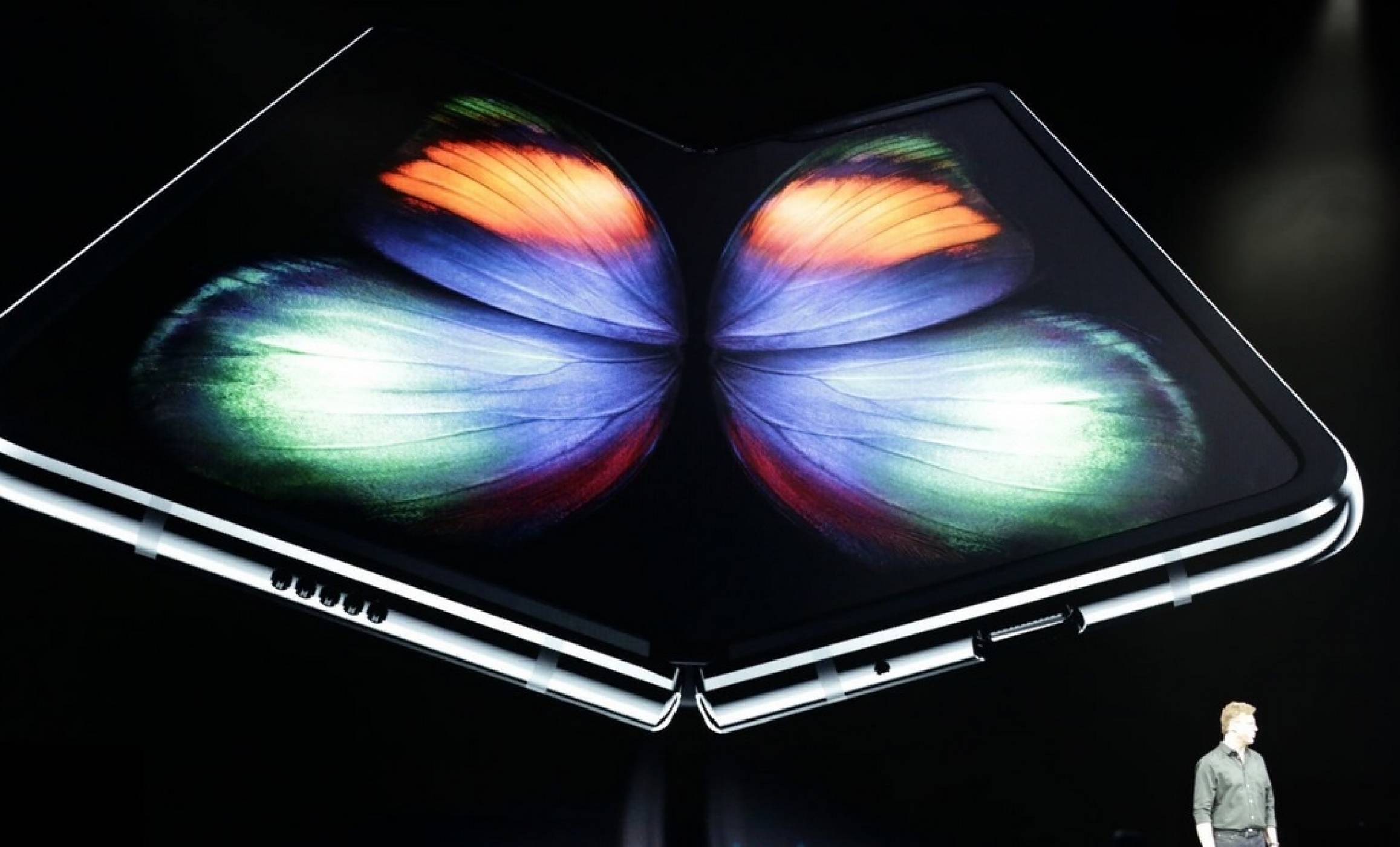 Samsung Galaxy Fold е тук. Галактическа технология, но и цена
