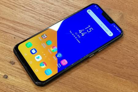Asus Zenfone 6 ще търси своето място под слънцето от 16 май. Ще се противопоставя на обикновеното