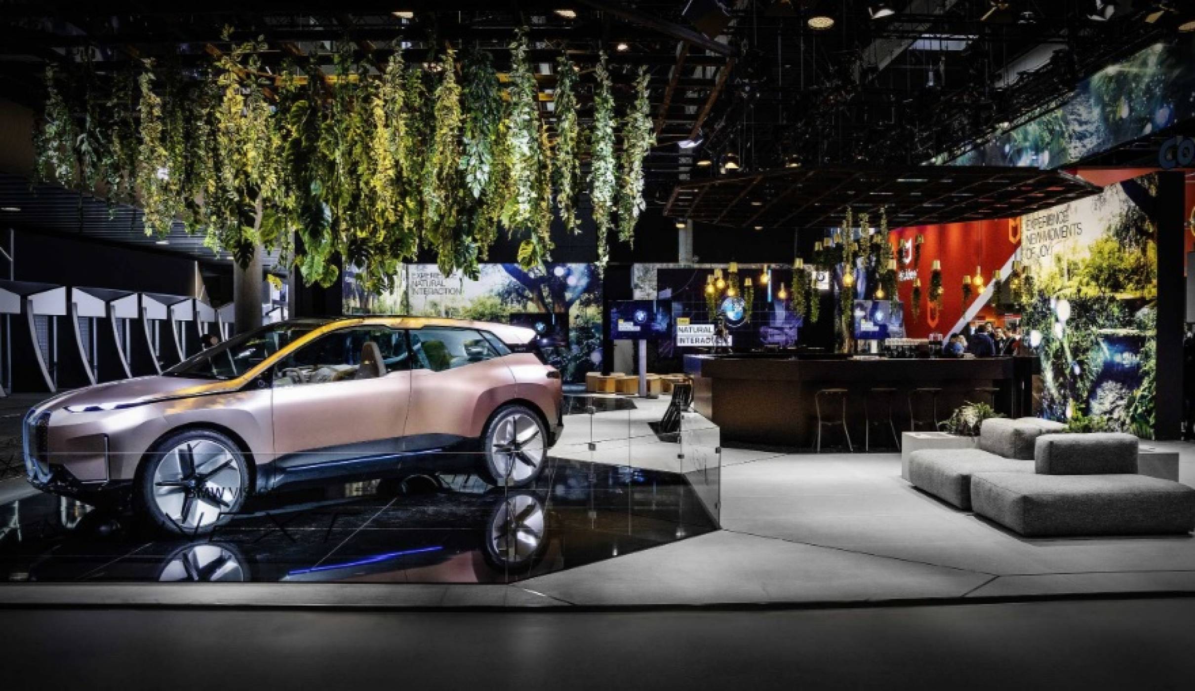 BMW с адски впечатляващ анонс на MWC 2019