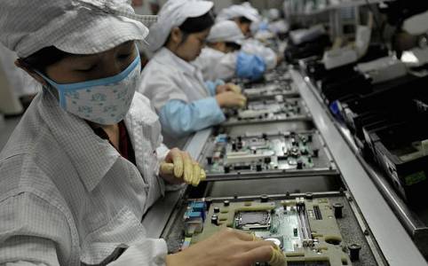 Сривът в търсенето на iPhone се отразява тежко на Foxconn