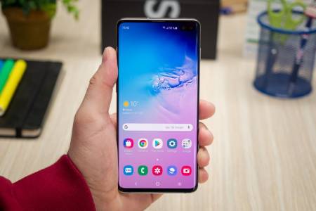 Мистерия: лъскави Galaxy S10 идват в разпечатани кутии (СНИМКА)