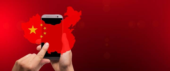Продажбите на смартфони в Китай удариха 6-годишно дъно и гигантите се притесняват
