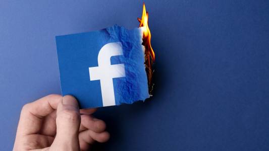 Facebook се срина жестоко - какво се случва?