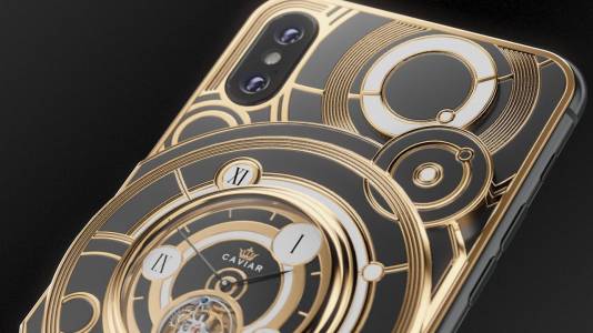 Лимитирана iPhone XS версия идва с вграден механичен часовник. Цената е швейцарска (СНИМКИ)