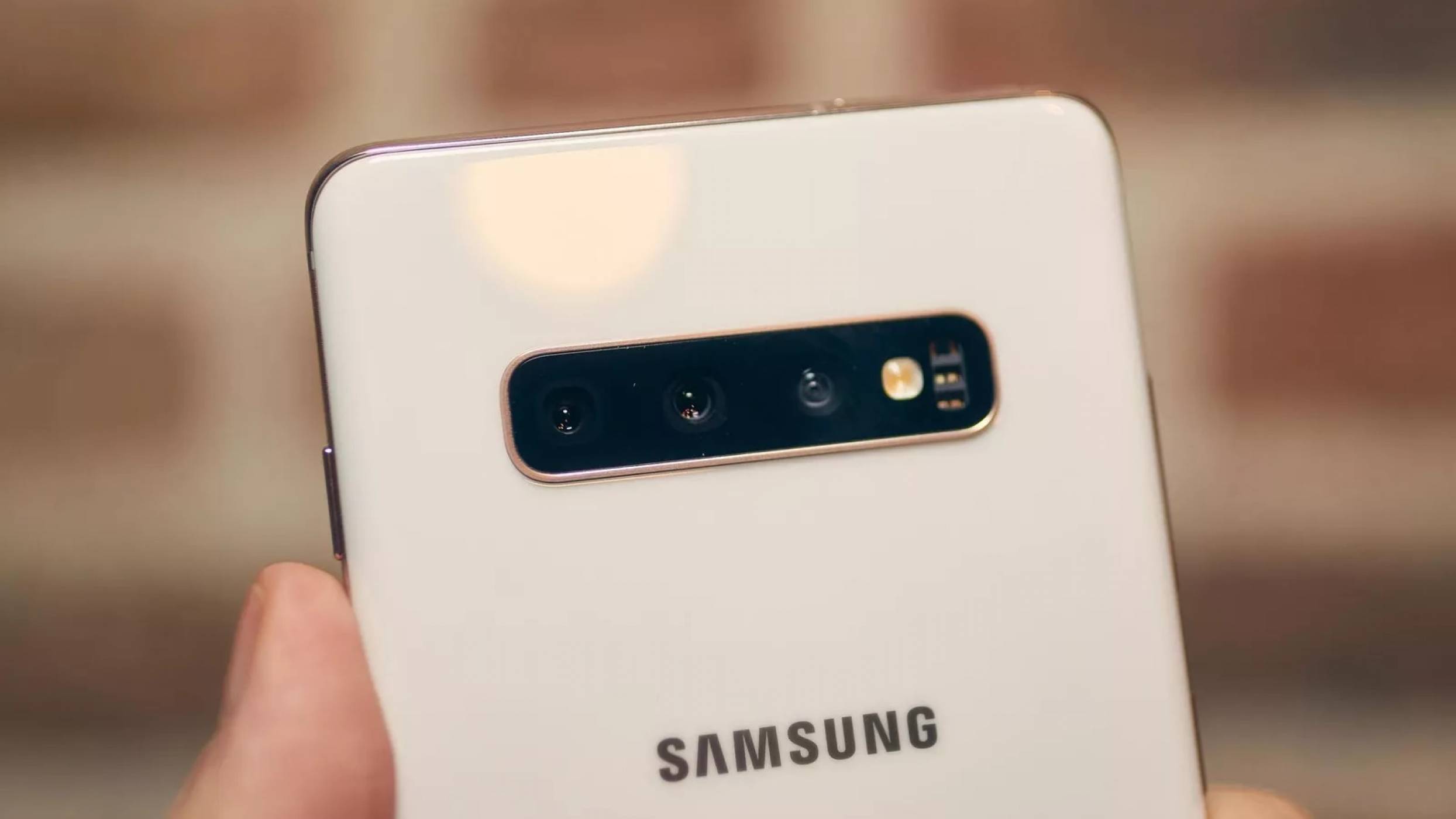 Пазете дисплея на вашия Galaxy S10 - поправката му е безбожно скъпа